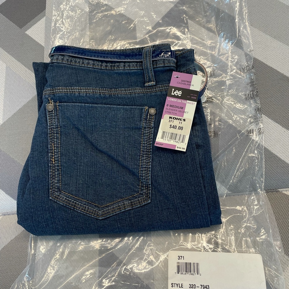 Women’s Capris NWT.